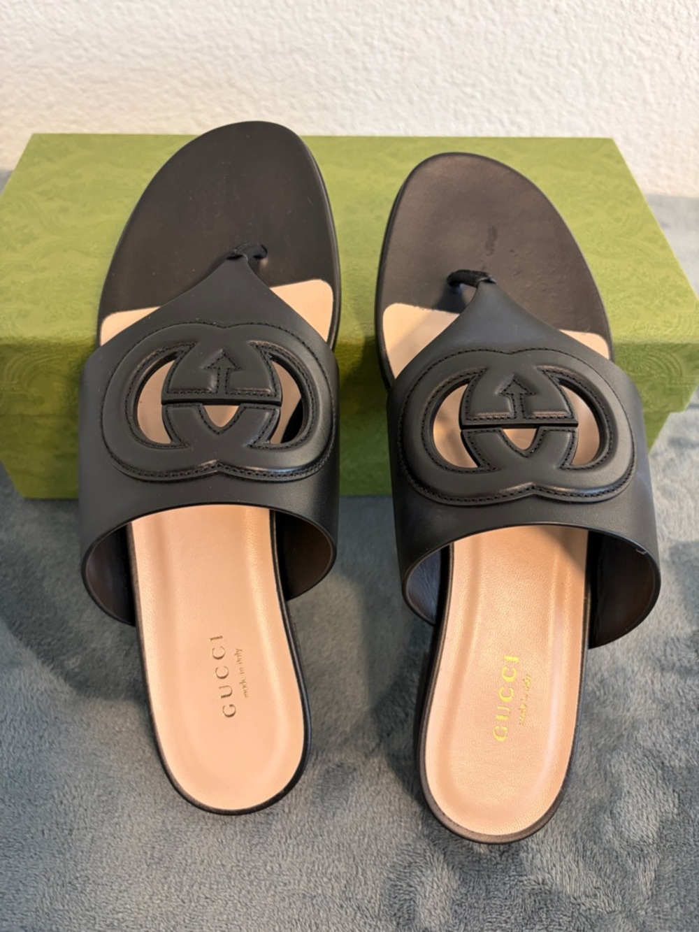 Gucci Black Leather Thong Slide Sandals with Beige Insole - Picture 2 of 9